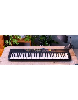 YAMAHA PSR-F52 Portable Keyboard